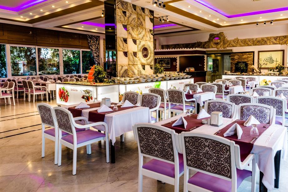 L'Etoile Beach Hotel