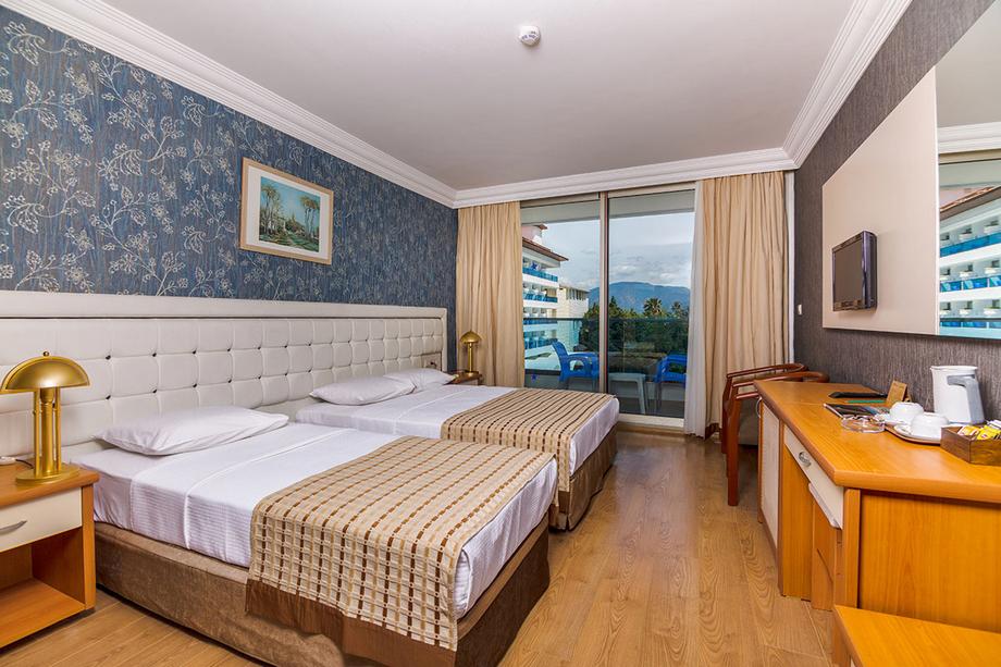 L'Etoile Beach Hotel