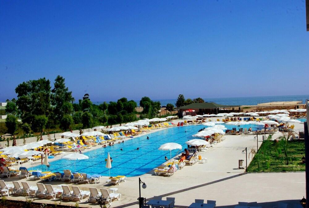 Hedef Beach Resort & Spa