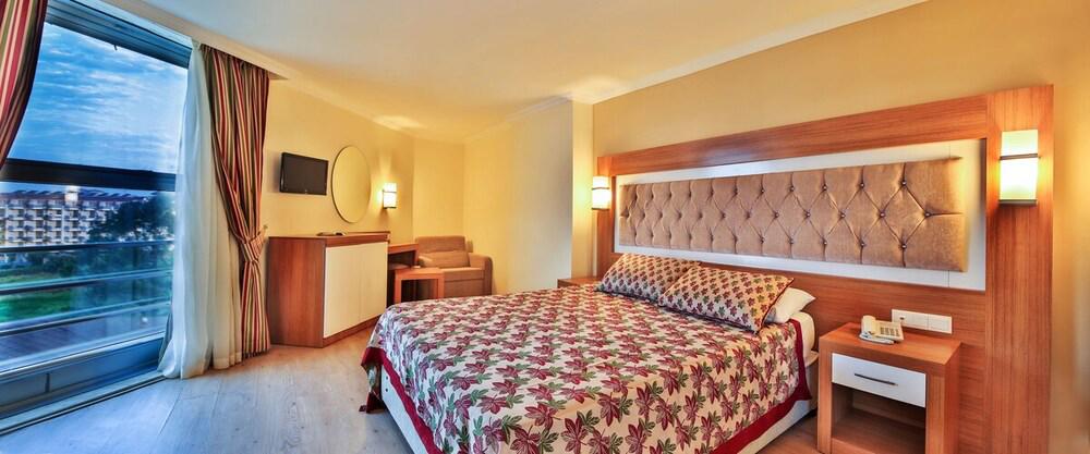 Hedef Beach Resort & Spa