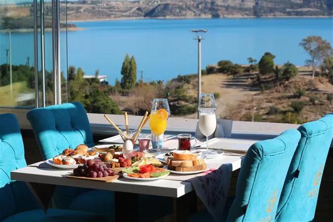 Golden Lake Hotel