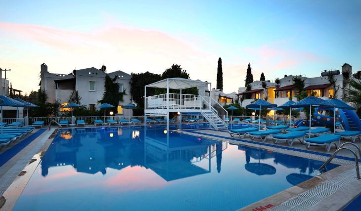 Summer Garden Suites & Beach Hotel