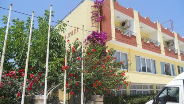 Baris Hotel