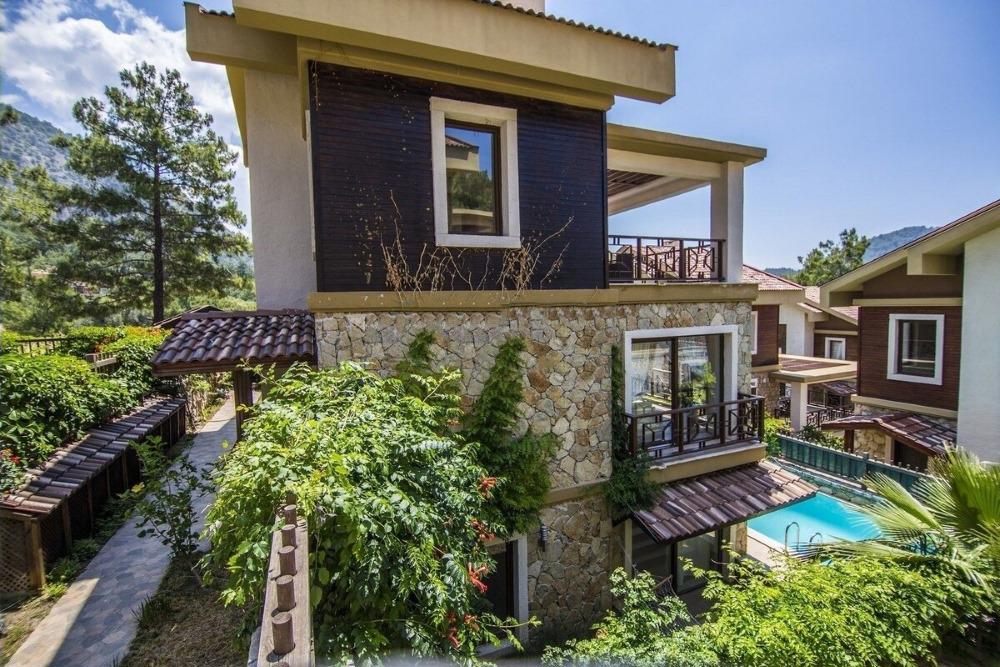 Villa Violet 1 by Villamnet