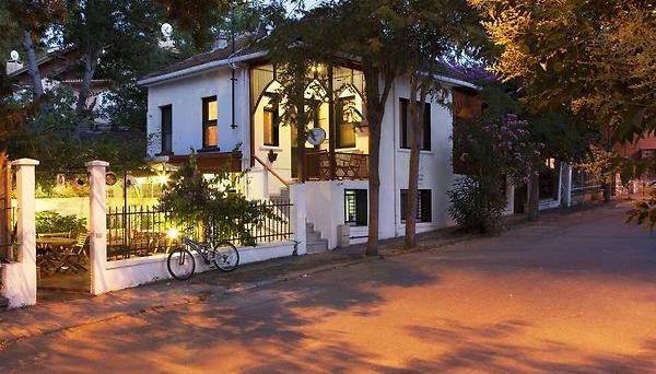 Orhan Kutbay'in Evi Turyolu Cafe Pansiyon