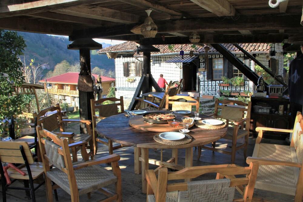 Satıroğlu Konağı