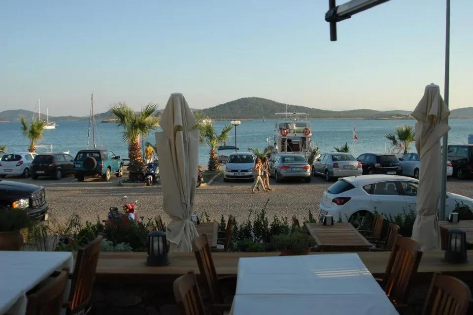 Madya Hotel & Restaurant