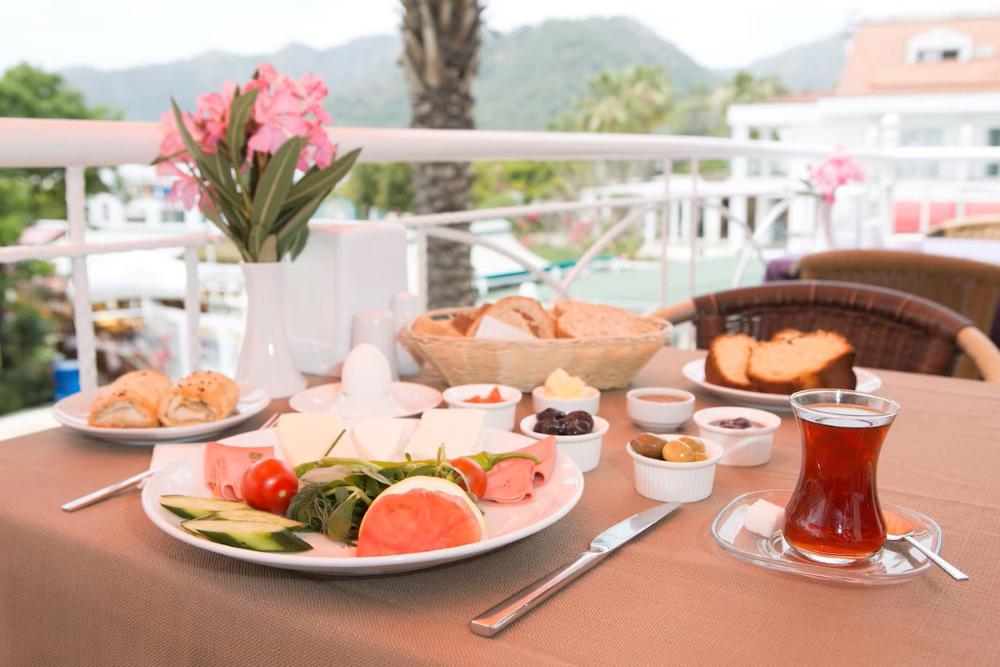 Dedeminn Marina Hotel