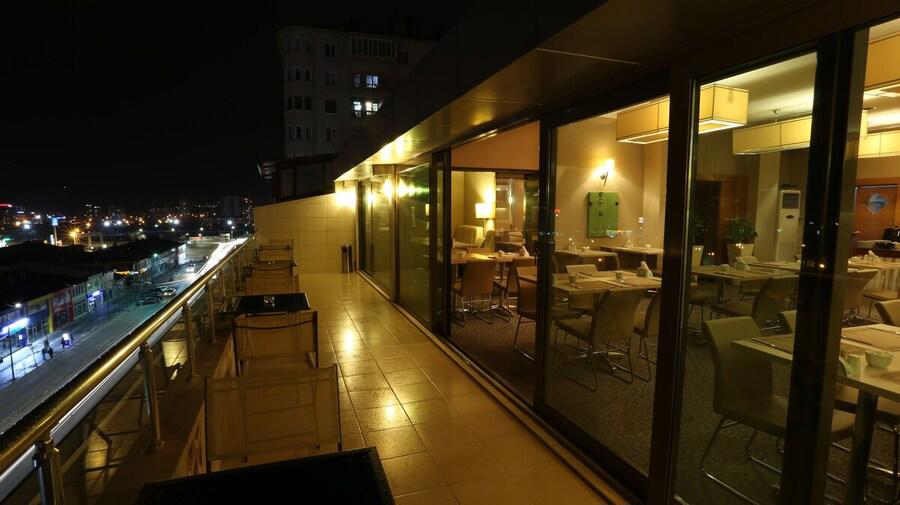 Nevv Hotel