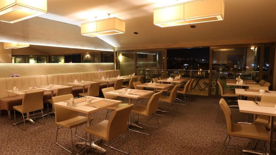 Nevv Hotel