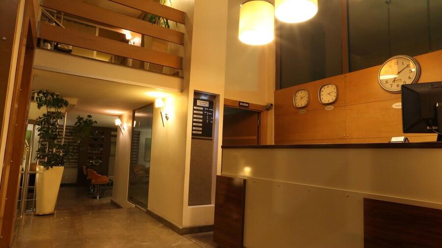 Nevv Hotel