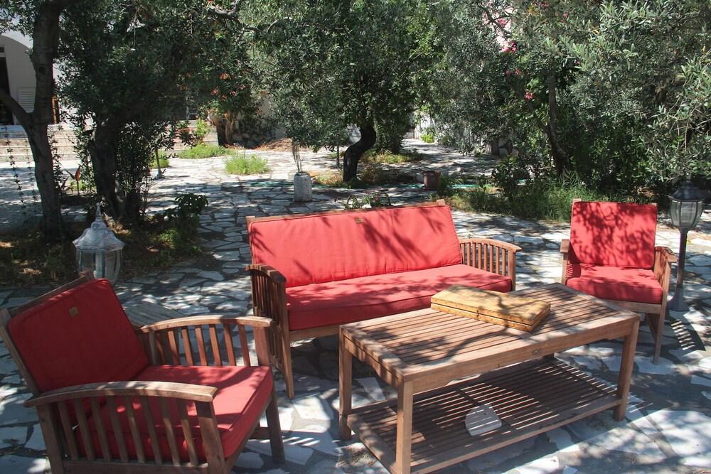 Ada Art Guesthouse