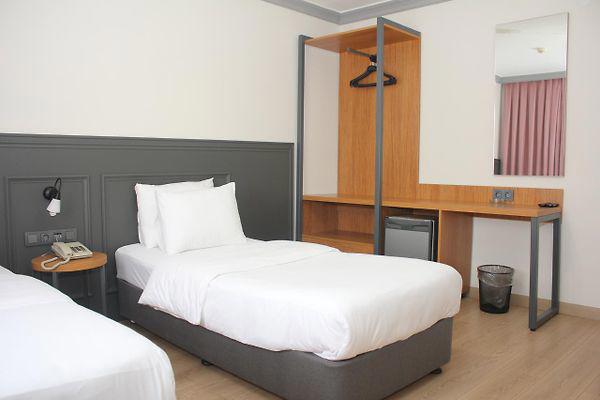 City Hotel
