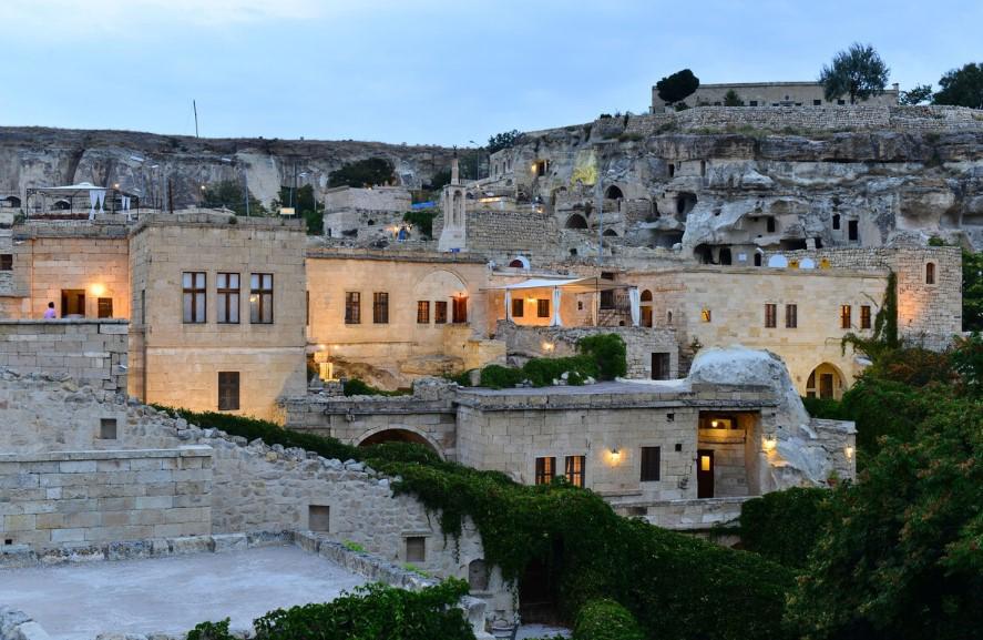 Esbelli Evi