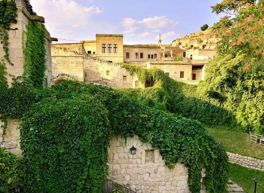 Esbelli Evi