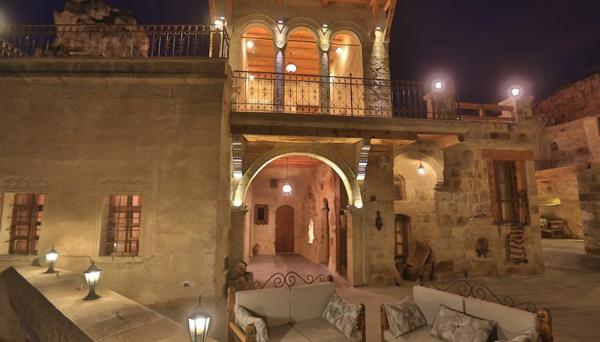 Abu Hayat Cave Suites