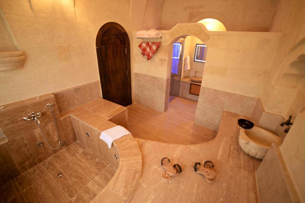 Mnr Cave Hotel