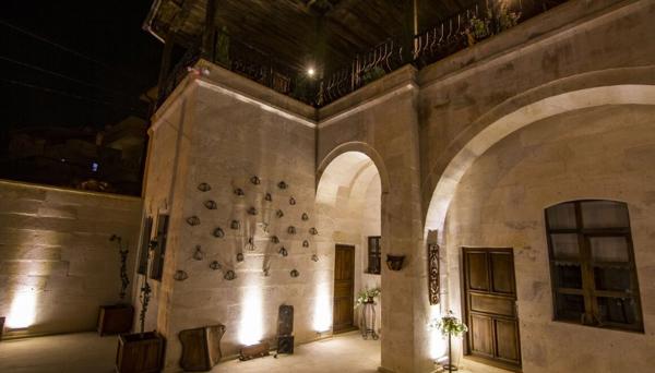Saddle Cave Hotel