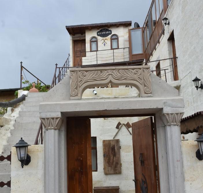 Glamada Cave Suite