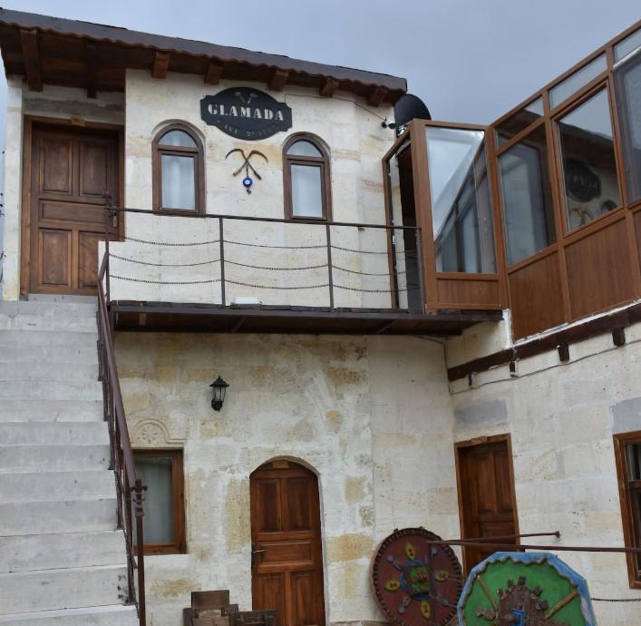 Glamada Cave Suite