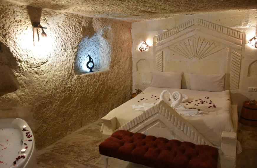 Glamada Cave Suite