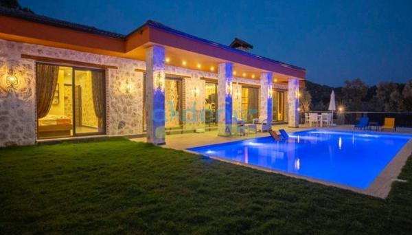 Villa Yalı by Akdeniz Villam