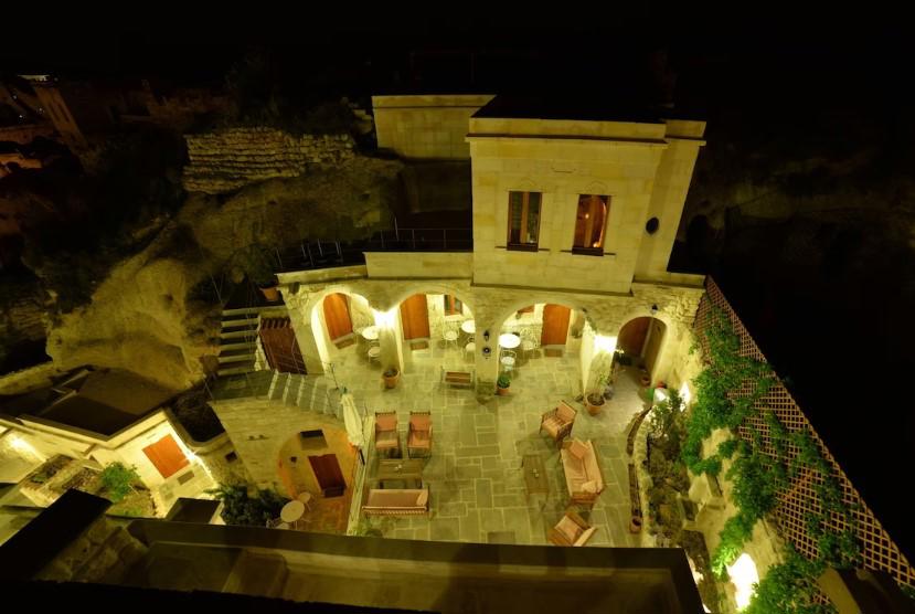 Courtyard Cave Hotel
