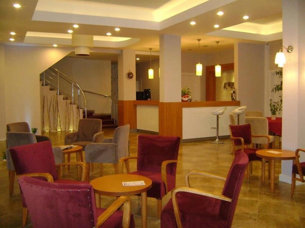 Kyme Hotel