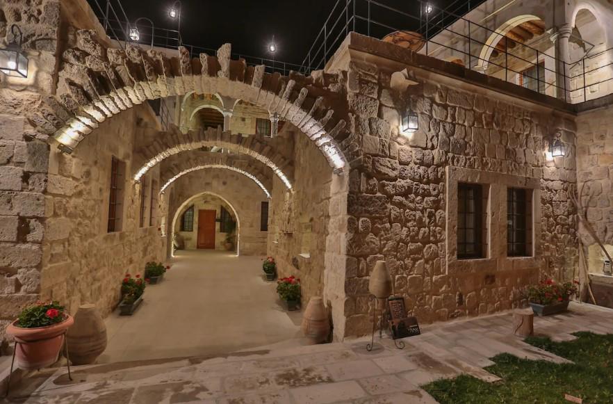 Acropolis Cave Suite