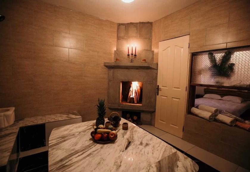 Alexander Cave House
