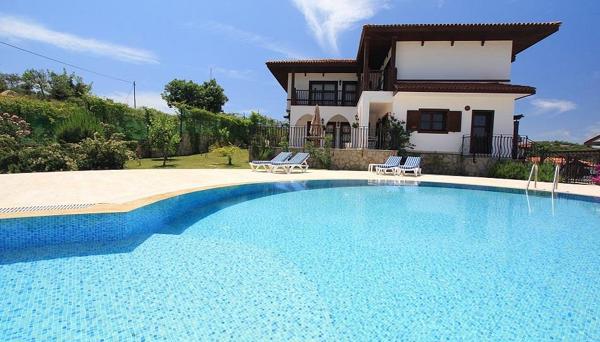 Agustus Villas and Family House