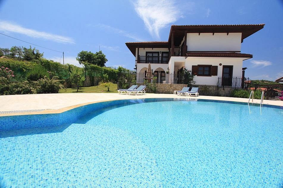 Agustus Villas and Family House