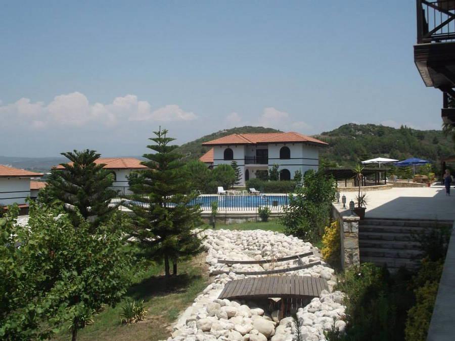 Agustus Villas and Family House