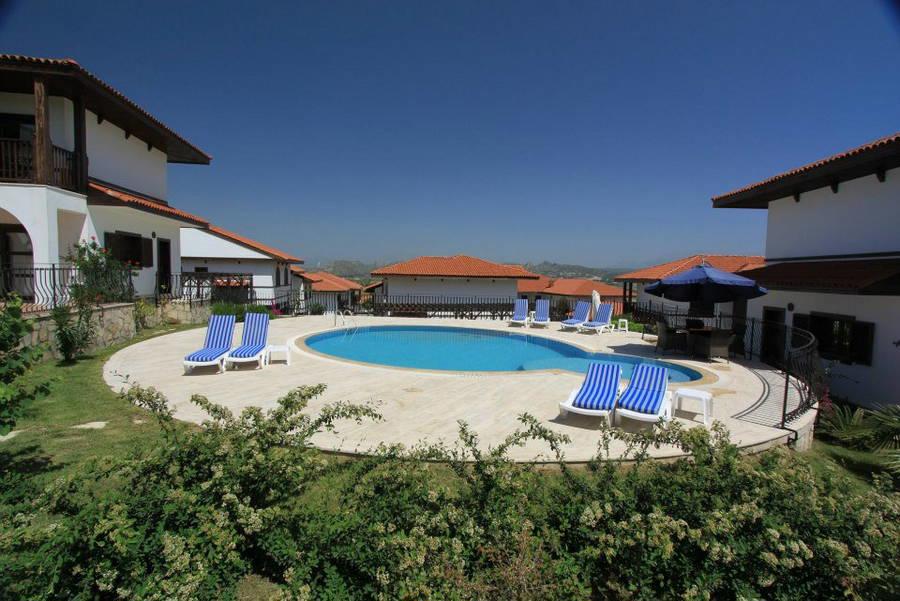 Agustus Villas and Family House