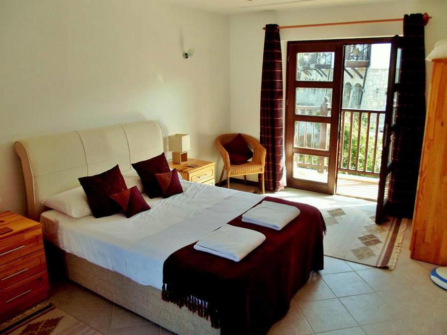 Agustus Villas and Family House