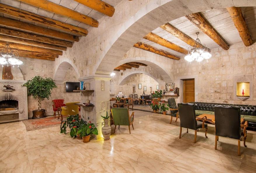 Hera Cave Suites