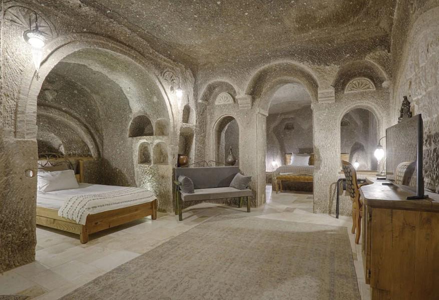 Hera Cave Suites