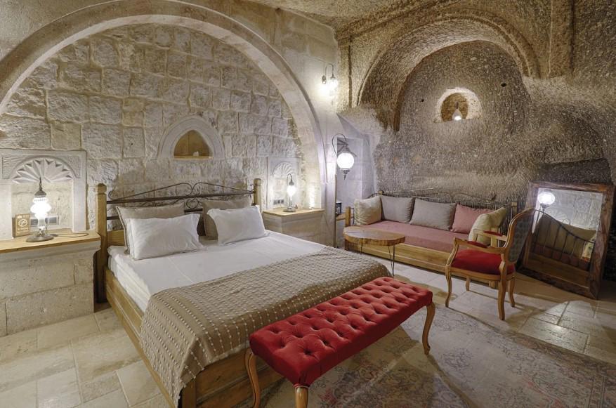 Hera Cave Suites