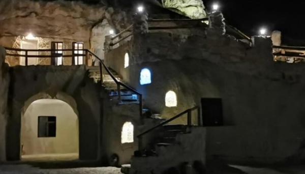 Mountain Cave Hotel