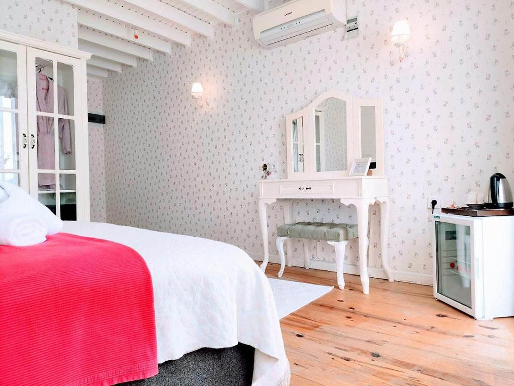 Lotus Restaurant & Home