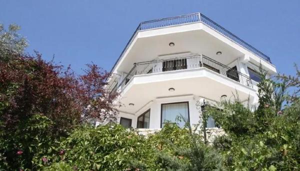 Olivera Villa