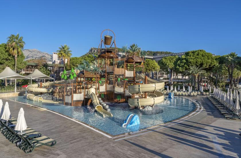 Dobedan World Palace Hotel