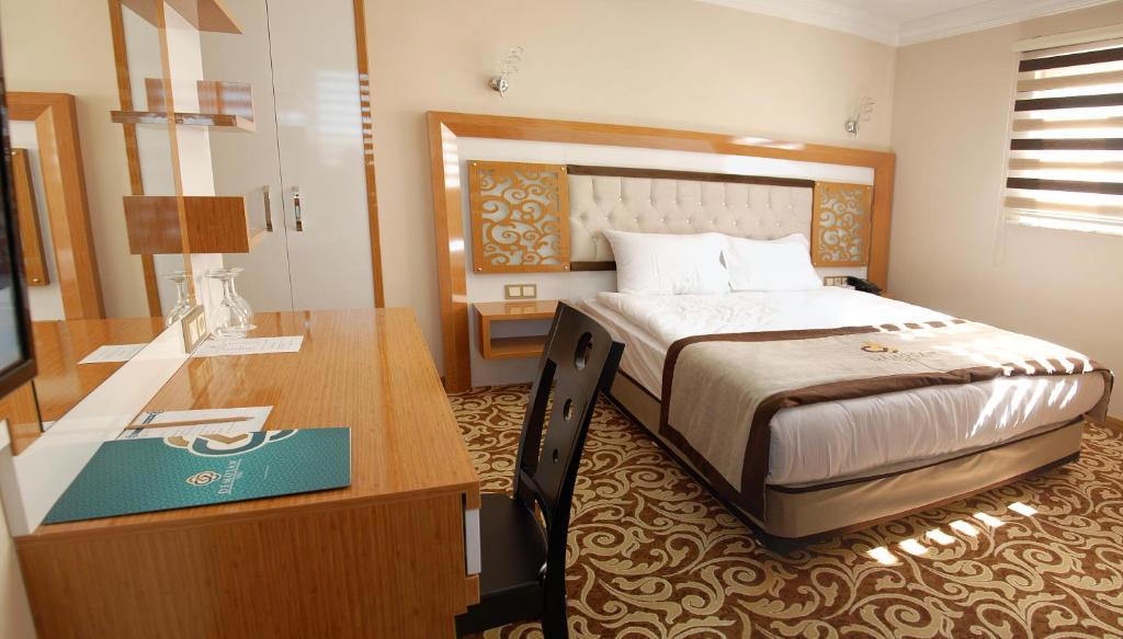 Demosan City Hotel