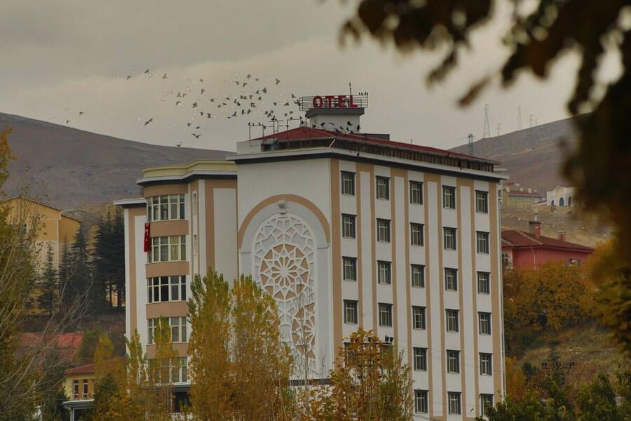 Tiryandafil Hotel
