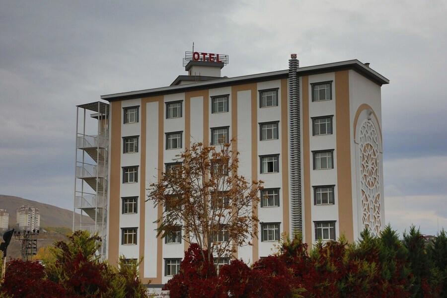 Tiryandafil Hotel