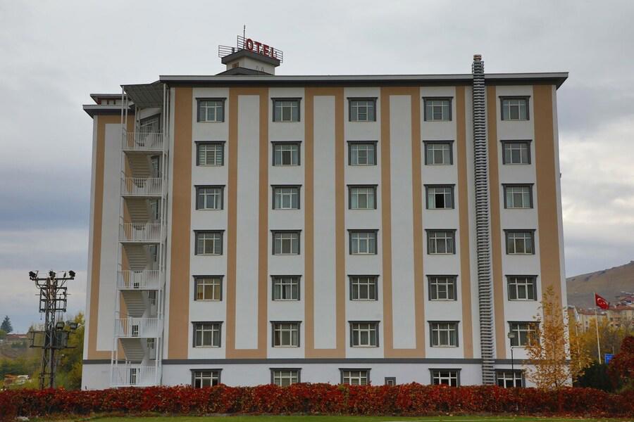 Tiryandafil Hotel