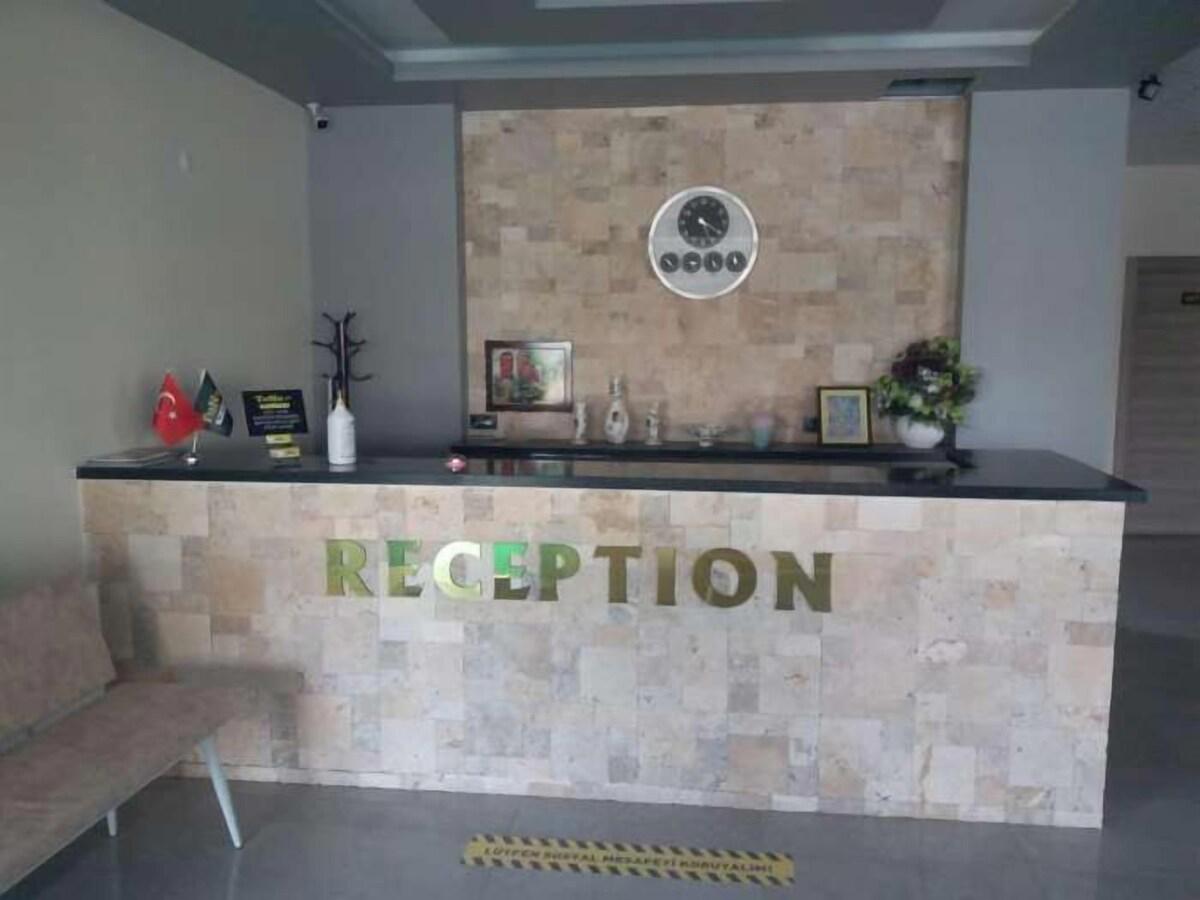 Tone Otel