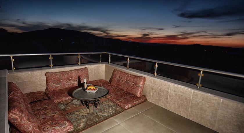 El Nazar Stone Suite