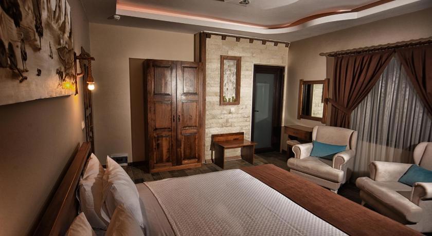 El Nazar Stone Suite