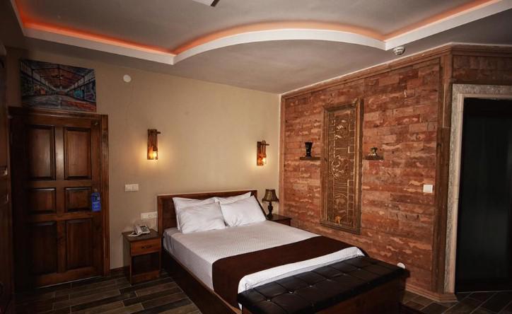 El Nazar Stone Suite